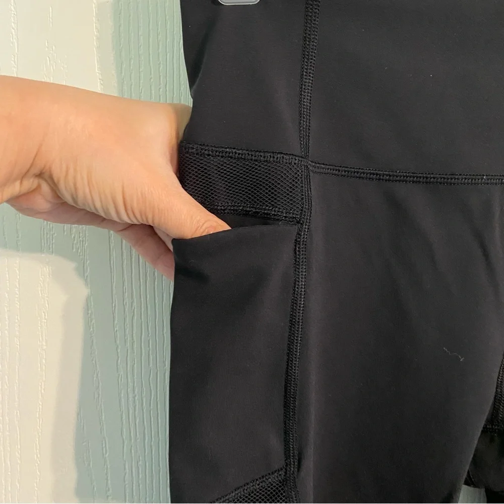 Lululemon Mesh In Motion Crop 23" Luxtreme Leggings with Pockets Size 6 - Picture 7 of 8